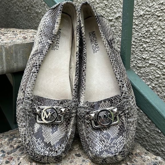 Michael Kors Finley snakeskin Leather Loafers W Silver accentsSize 7M 🔥SALE🔥 - Picture 2 of 8